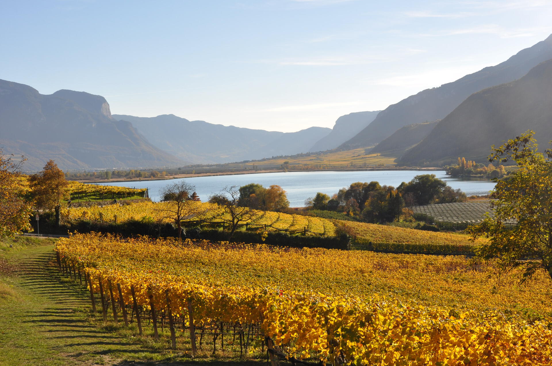 Il lago di Caldaro in autunno